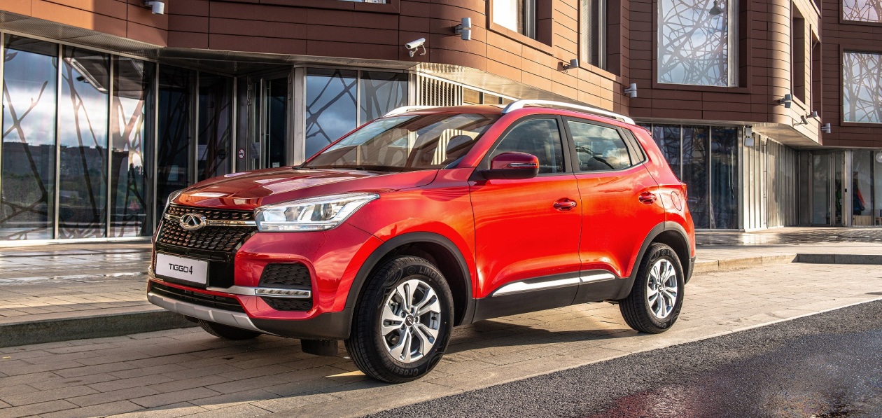 В России появились Chery Tiggo 4 с панорамным люком